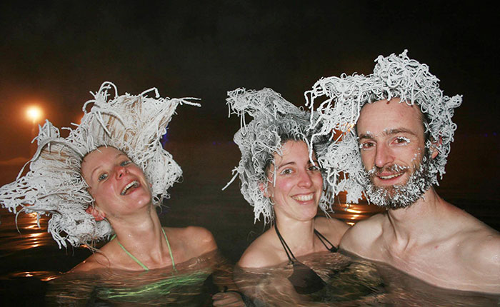Incroyable concours de cheveux gelés dans des sources d'eau chaude au Canada 4