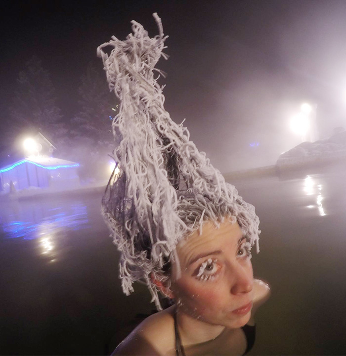 Incroyable concours de cheveux gelés dans des sources d'eau chaude au Canada 5
