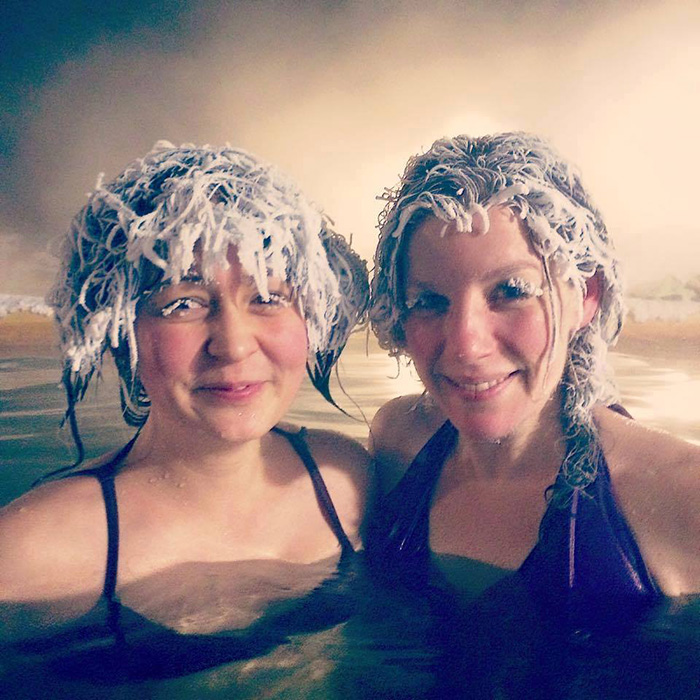 Incroyable concours de cheveux gelés dans des sources d'eau chaude au Canada 7
