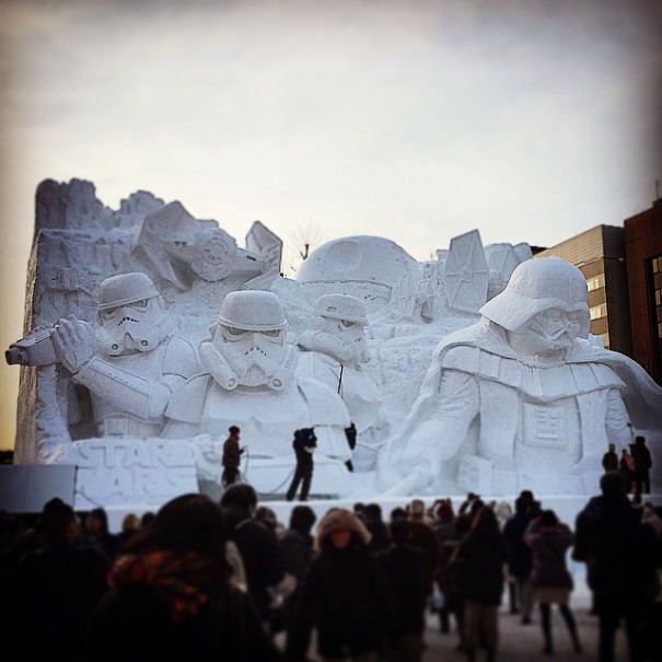 Découvrez cette impressionnante sculpture de neige sur le thème de Star Wars 6
