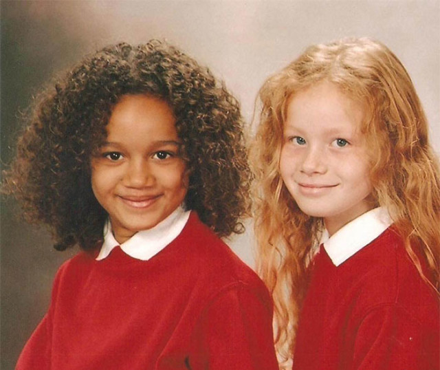INCROYABLE : ces deux filles sont de vraies jumelles