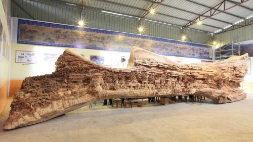 IMPRESSIONNANT : une sculpture sur bois de 12 mètres !